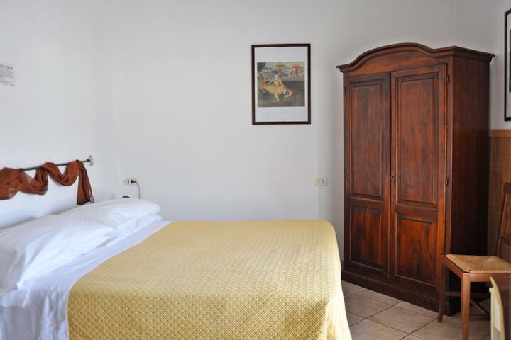 Room 3 of 38