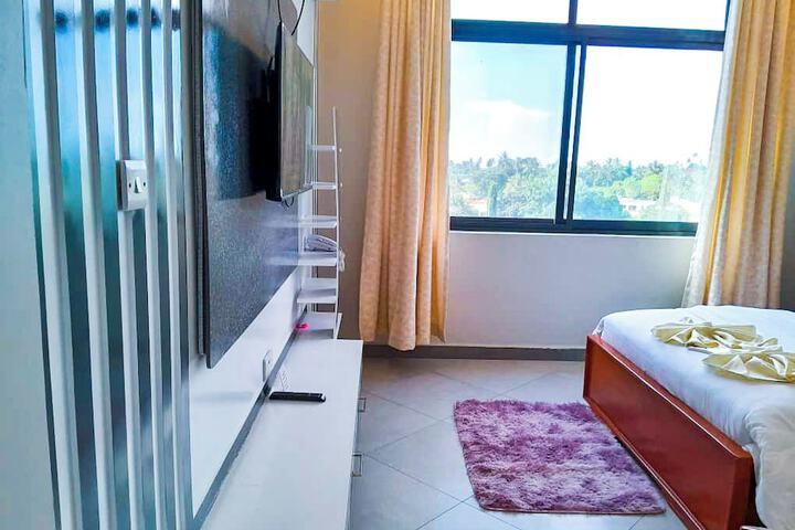 Room 8 of 133