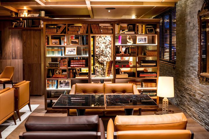 Lounge 89 of 102