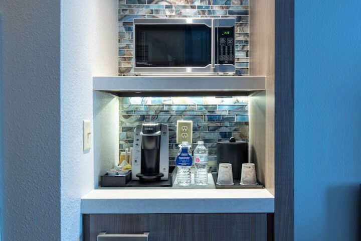 Mini-refrigerator