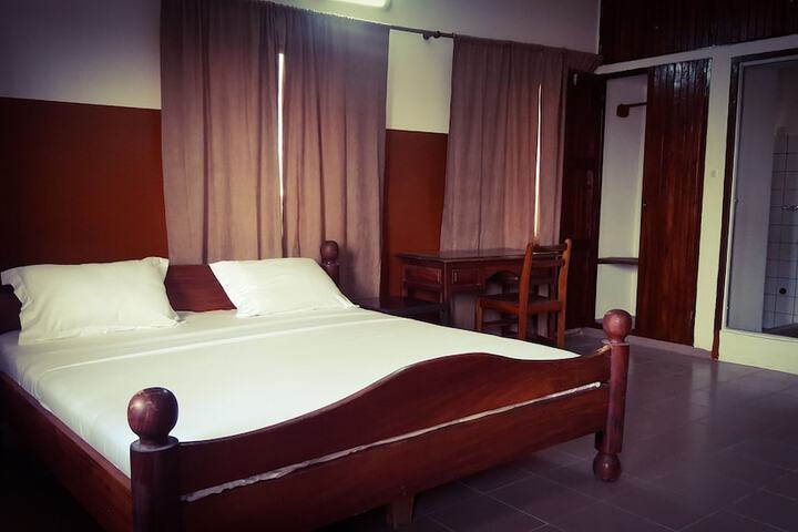 Room 4 of 25