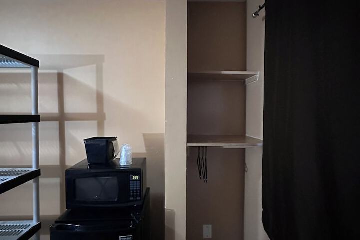 Standard Single Queen Bed (5 of 6)