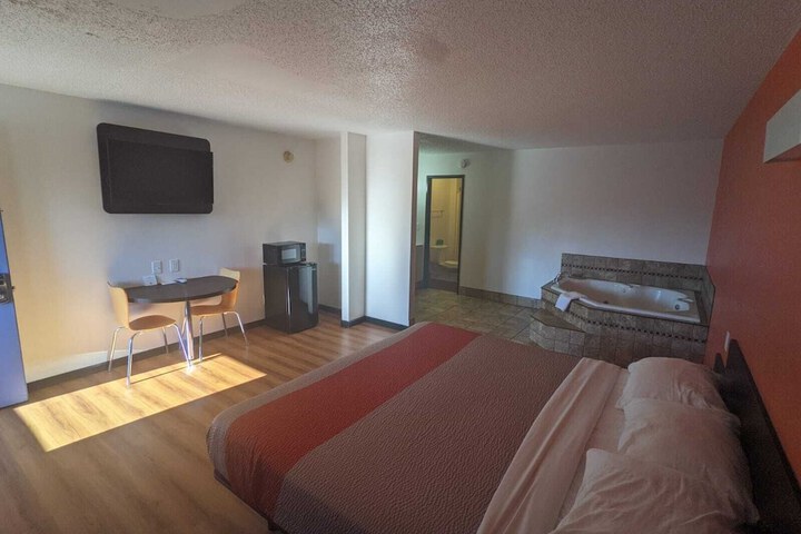 Room 9 of 47