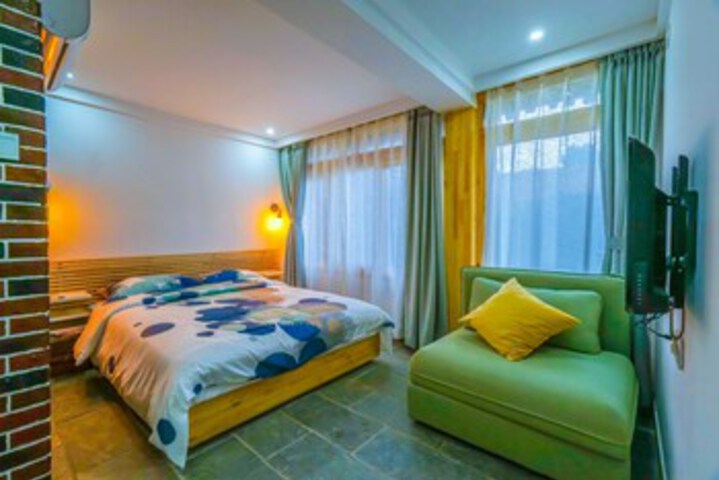 Room 13 of 20