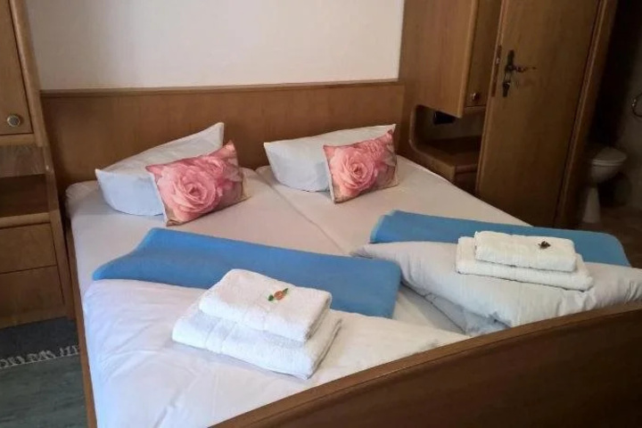 Room 2 of 17