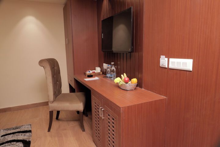 Room 4 of 14