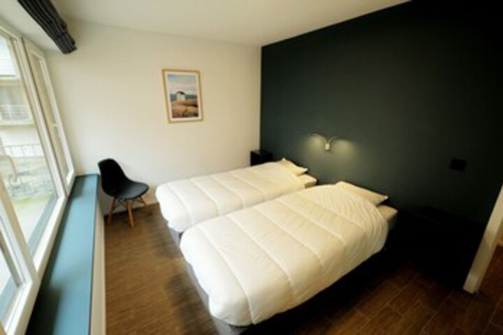 Room 11 of 28