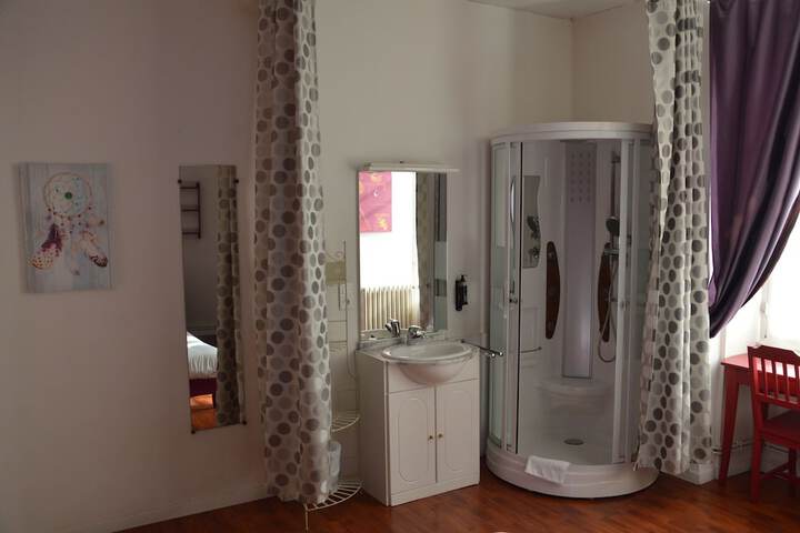 Room 19 of 33