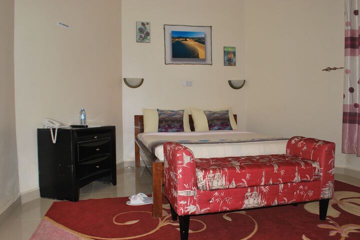 Room 13 of 182