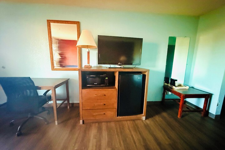 Room 7 of 11