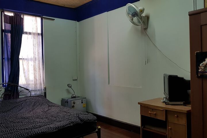 Room 5 of 14