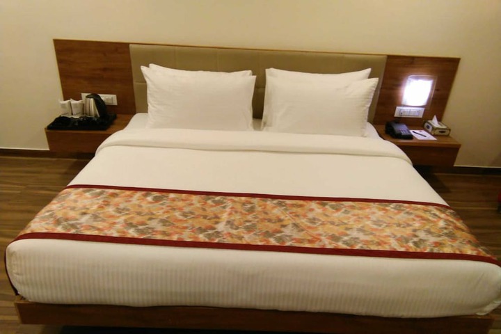 Room 10 of 30