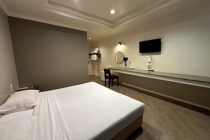 Room 10 of 45