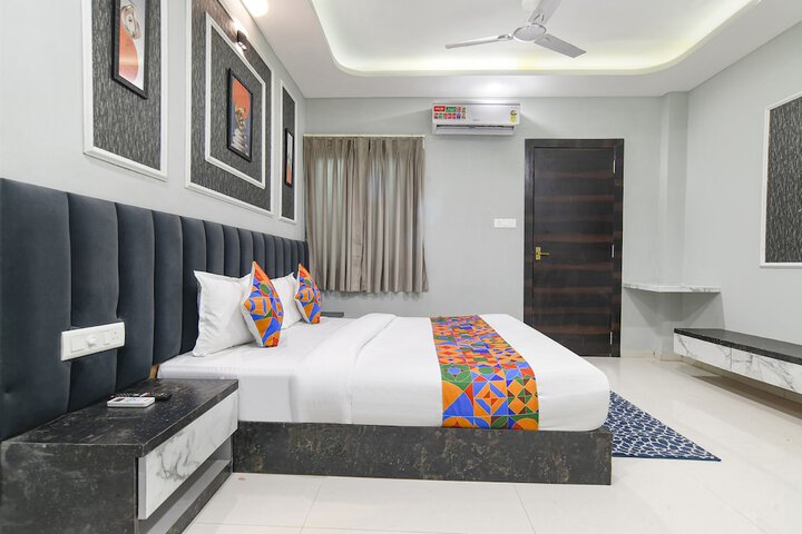 Room 13 of 34