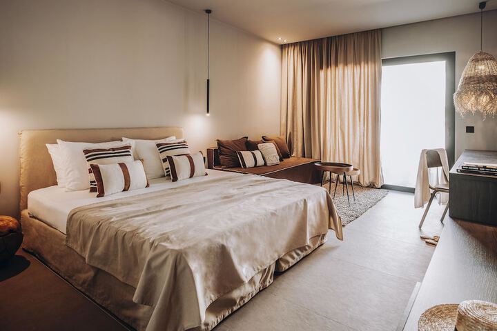 Room 18 of 221
