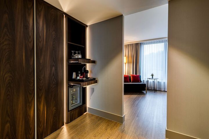 Room 14 of 37