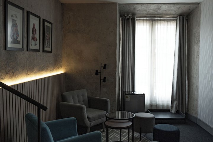 Room 34 of 106