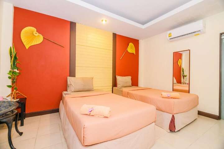 Room 9 of 38