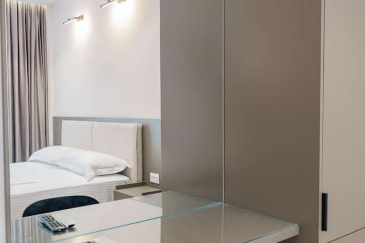Room 13 of 37