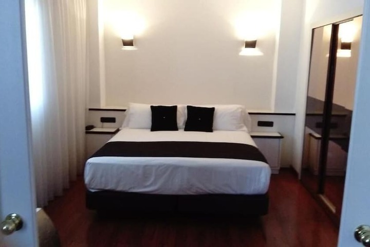 Room 9 of 26