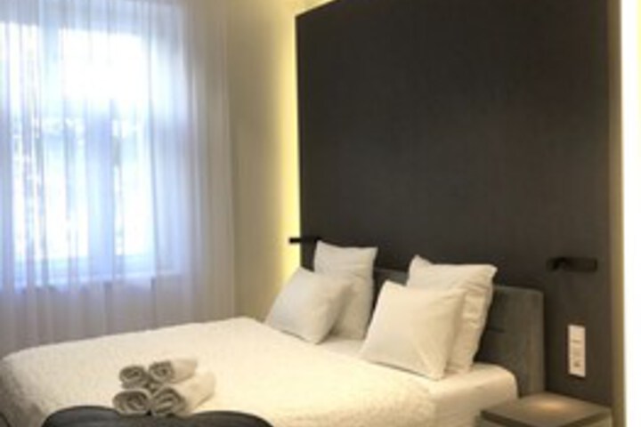 Room 13 of 27