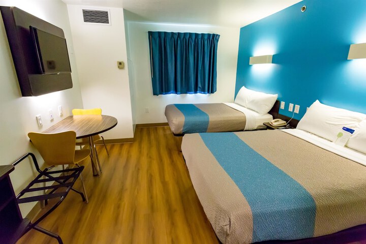 2 Double Beds (14 of 17)