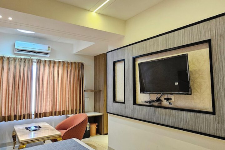 Room 4 of 13