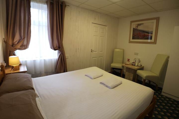 Room 12 of 102