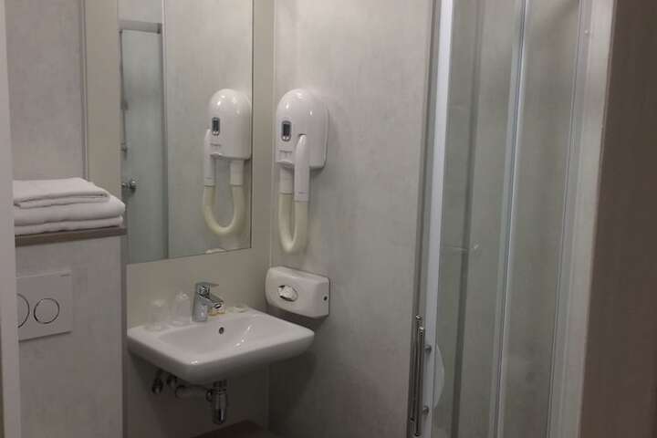 Room 14 of 66