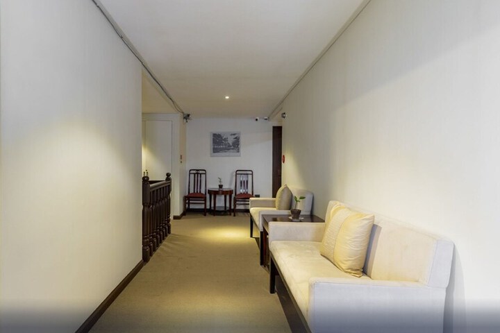 Hotel Interior 6 of 25