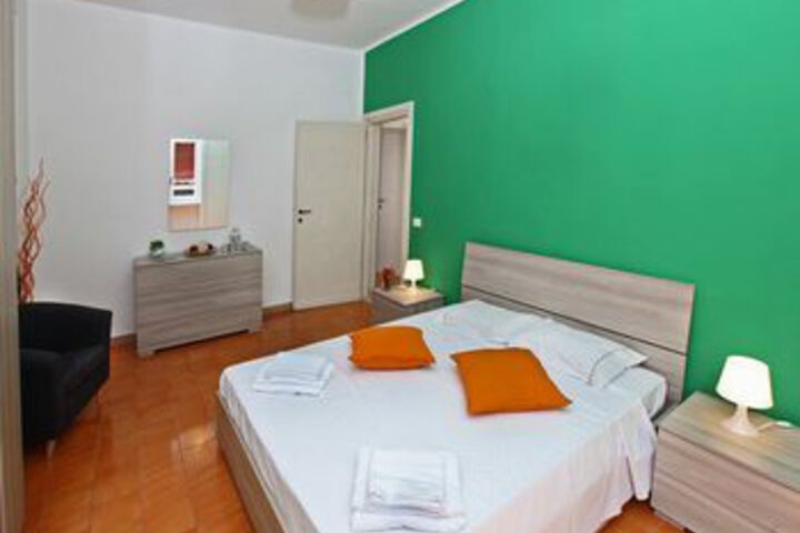 Room 8 of 22