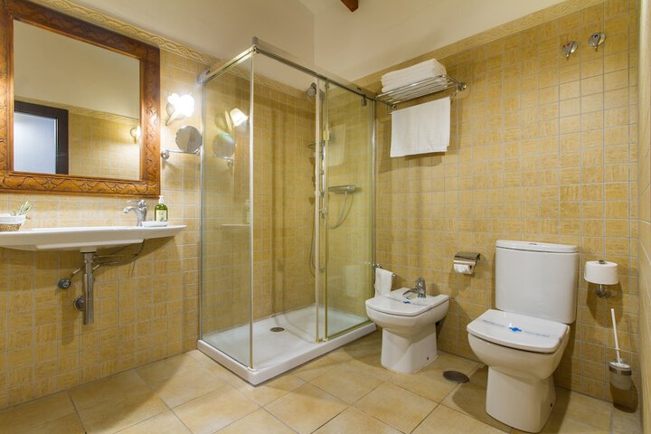 Room 65 of 174