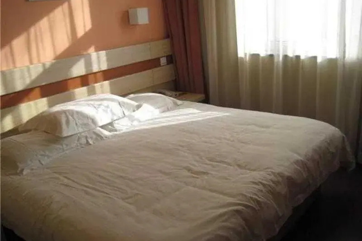 Room 5 of 11