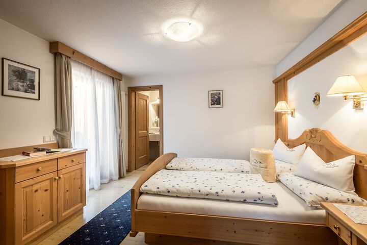 Room 6 of 71