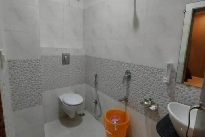 Room 18 of 28