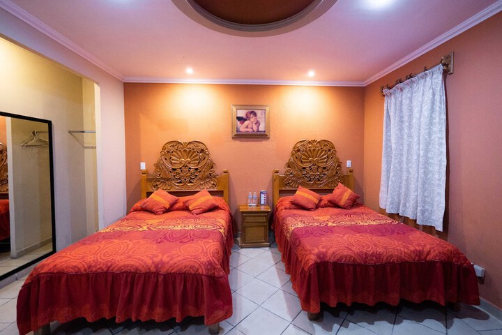 Room 12 of 33