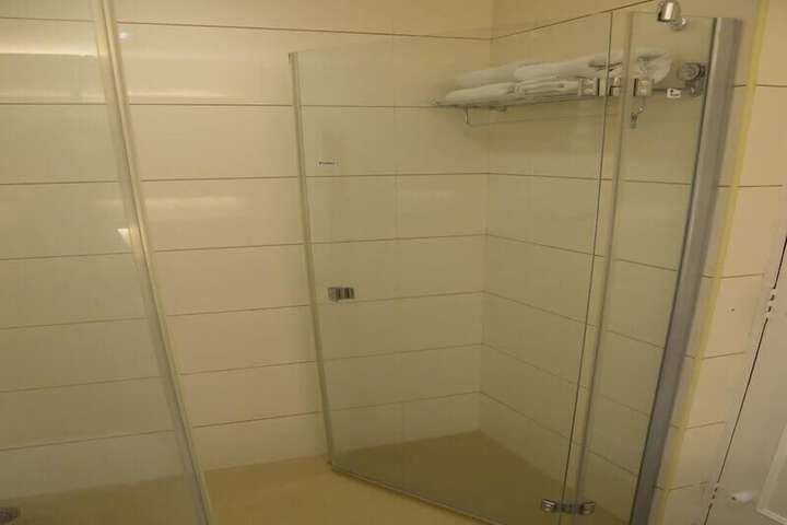 Room 21 of 34