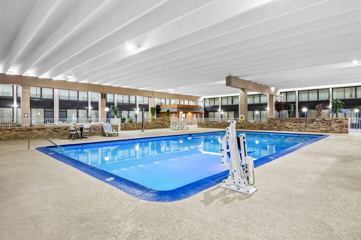 Pool Hotel