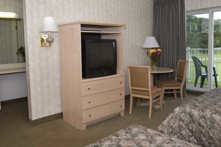 Standard 2 Double Beds No Balcony (5 of 6)