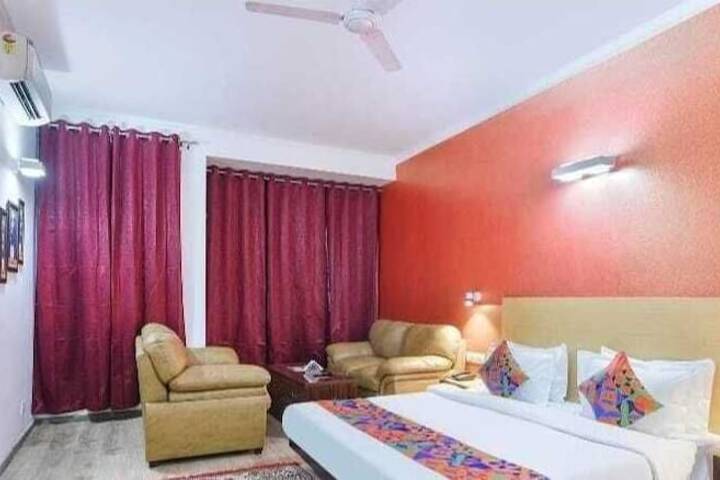 Room 12 of 27