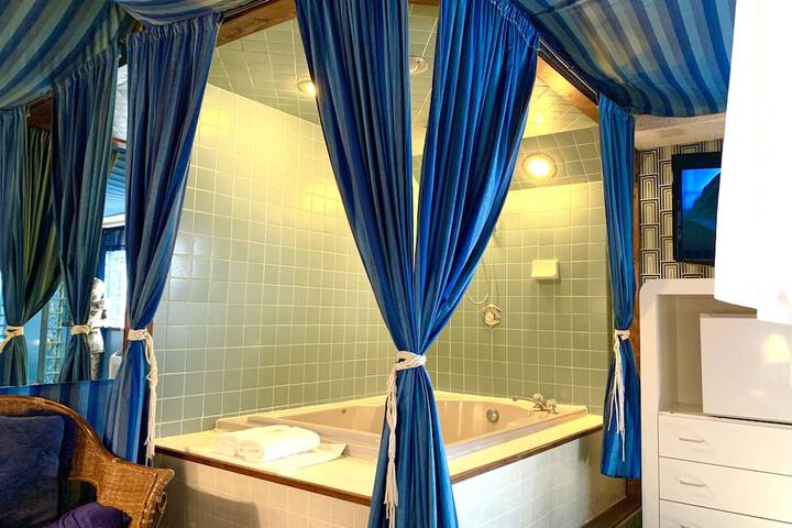 Blue King Bed Main Floor (63 of 180)