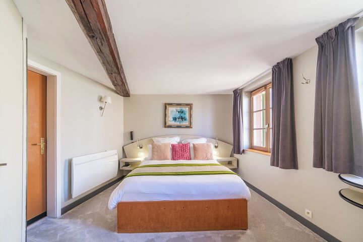 Room 12 of 28
