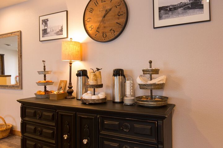 Breakfast/Coffee Service 68 of 73