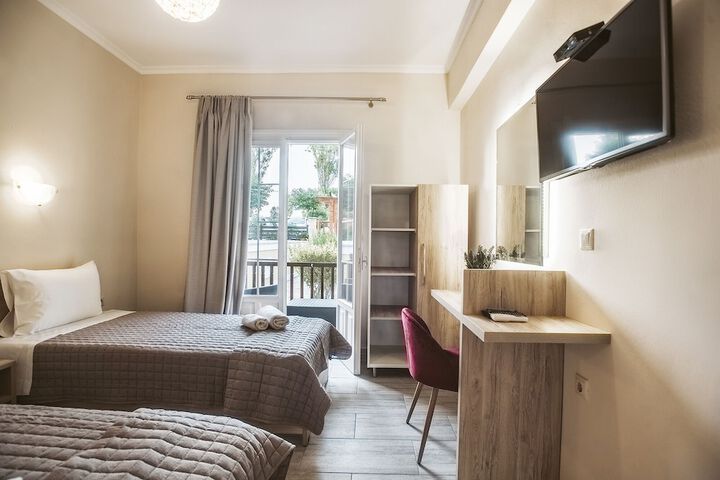 Room 4 of 18