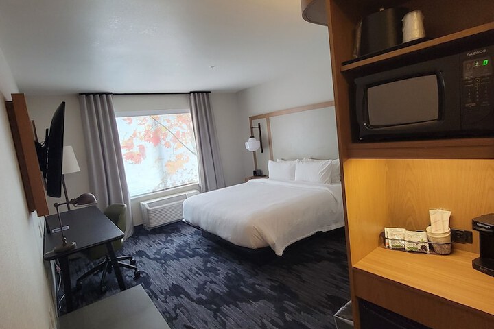 Room 8 of 42