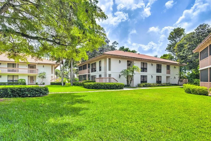 Exterior of Family Friendly Condo in Pga National Resort