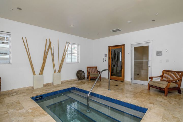Indoor spa tub