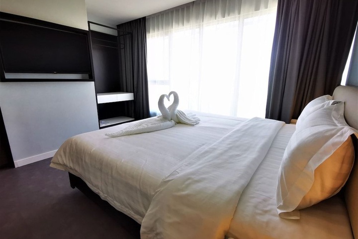 Room 2 of 13