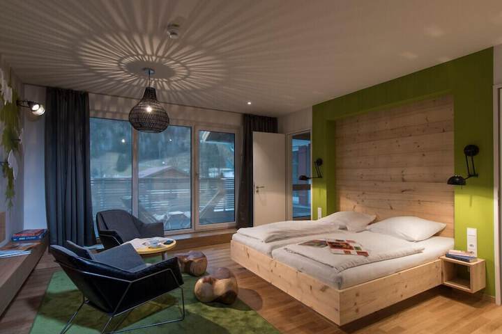 Room 5 of 28
