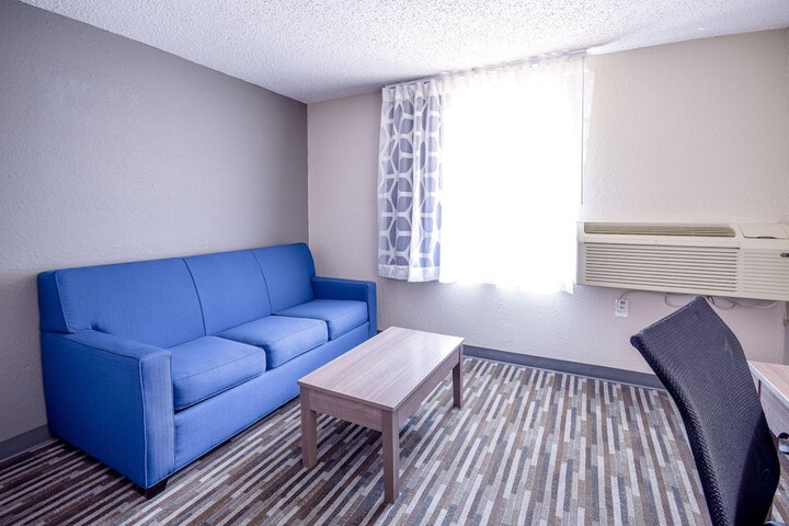 1 Queen Bed (7 of 22)
